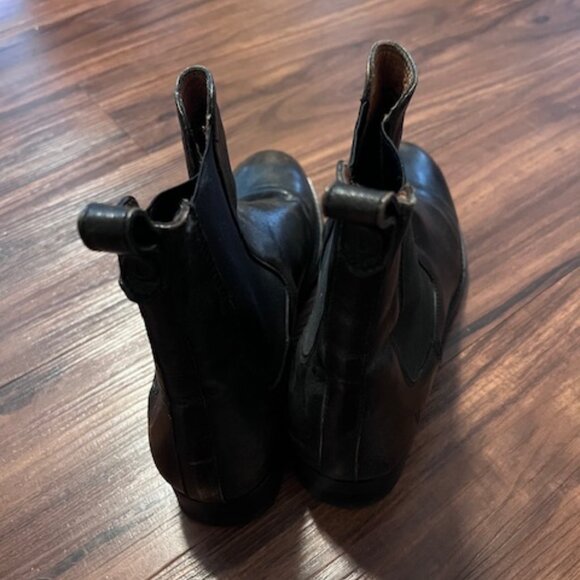 Frye Melissa Angle Short Chelsea Boot; Slate Color, Size 8 - Picture 4 of 7